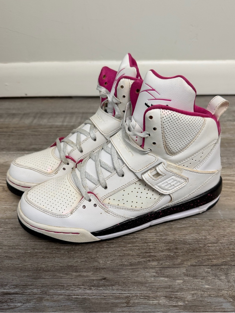 Jordan Youth Flight 45 High HS Shoes, size 5.5Y